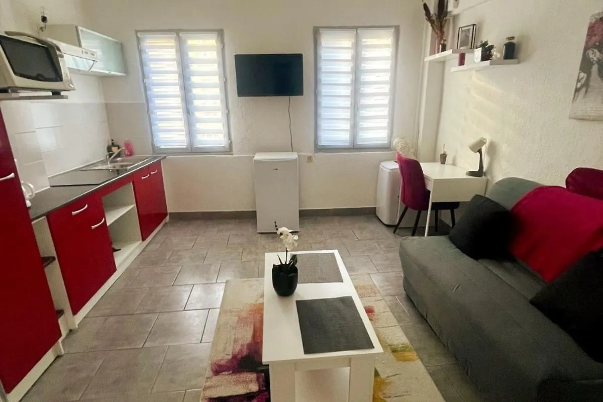 Mignon Studio Pour 2 Pers, Quartier Charmant Metro A 1Min Marseille